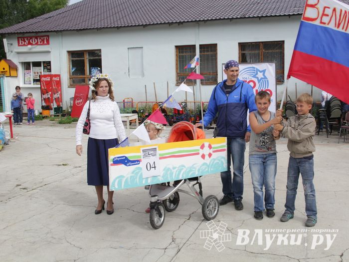 «Парад детских колясок» в День семьи, любви и верности (ФОТО)