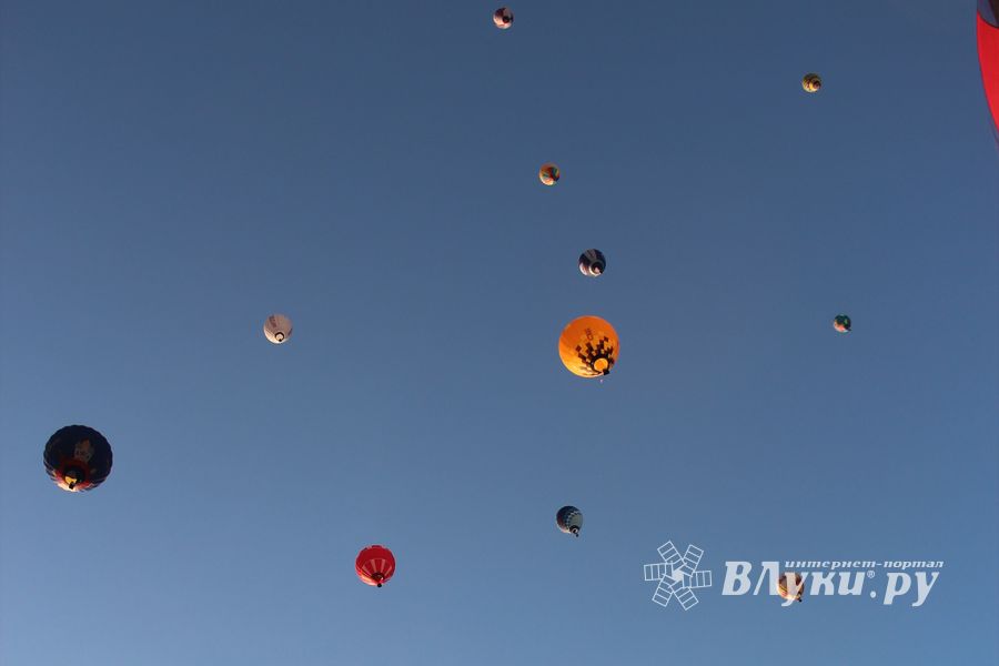 Сегодня вечером аэростаты плыли над городом (ФОТО)
