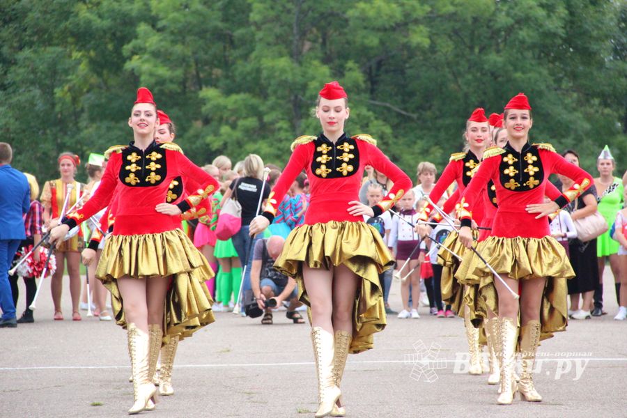 В Великих Луках проходит ​Международный фестиваль-конкурс среди мажореток и барабанщиц (ФОТО)