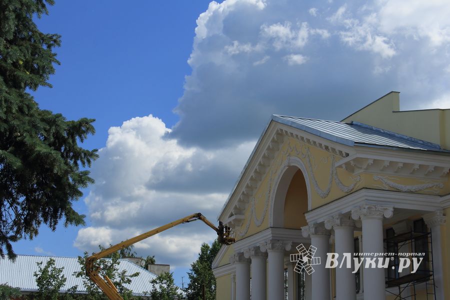 Обновлённый интерьер Великолукского драмтеатра - всё что удалось увидеть (ФОТО)