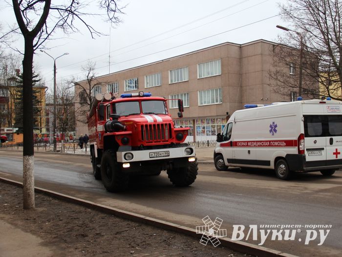 В Великих Луках «захватили заложников» (фото)