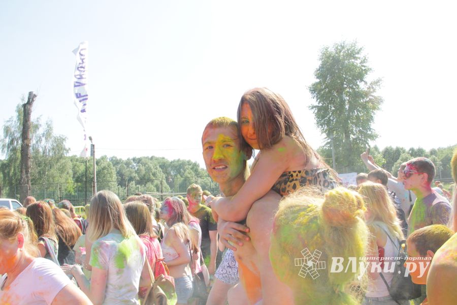 Яркие эмоции «ColorFest» в Великих Луках (ФОТО)