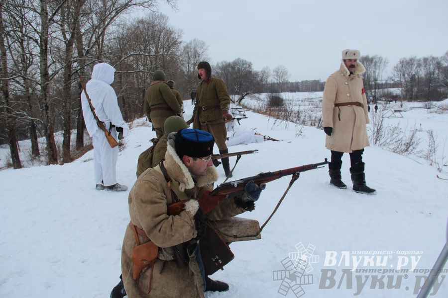 Реконструкция битвы за освобождение Великих Лук