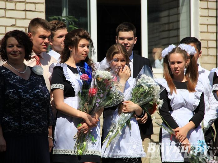 В Великих Луках прозвенели «Последние звонки»