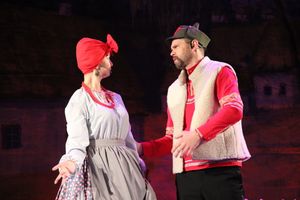 Кони стоят пьяные, хлопцы запряженные — в ГДК Ленина сыграли «Свадьбу в Малиновке» (ФОТО)