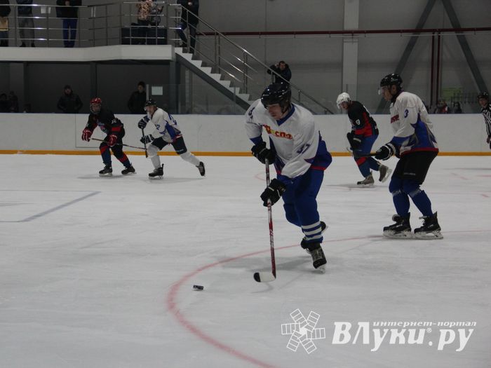 В Великих Луках сторатовал Открытый Чемпионат города по хоккею (ФОТО)