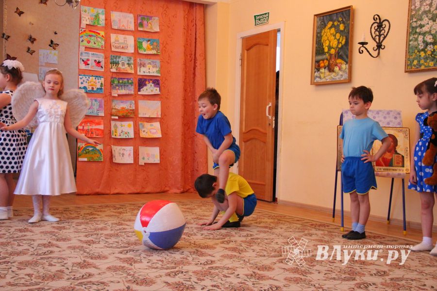 «Красота Божьего мира» в рисунках дошколят Великих Лук (ФОТО)