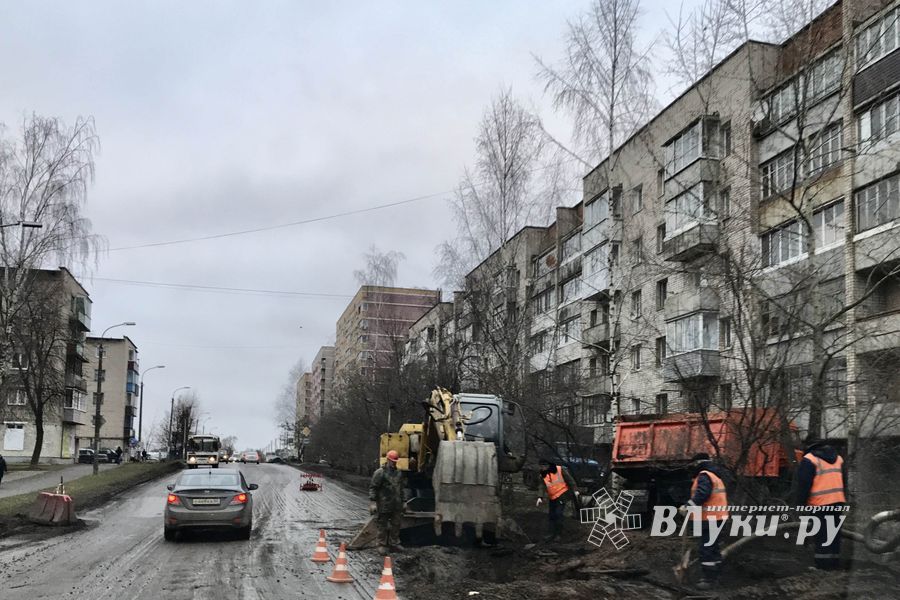 На улице Холмской устранили прорыв в водопроводе (ФОТО)