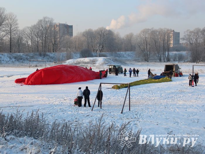 Над Великими Луками взлетели «Яблоки на снегу» (фото)