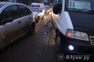 Citroen и Fiat не поделили дорогу на перекрестке в Великих Луках (фото)