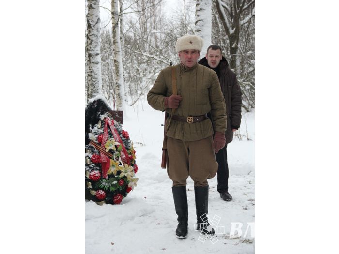 Никто не забыт: в Великих Луках благоустроили могилу неизвестного солдата (ФОТО)