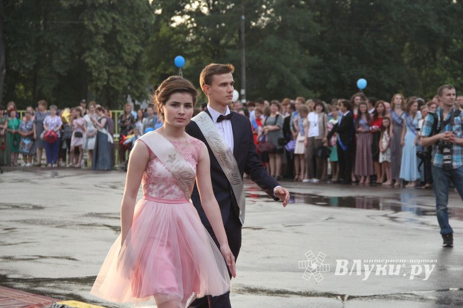 Великолукской «Бригантине» пришлось поплавать под дождём (ФОТО)