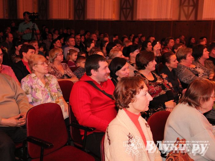 Рождественский концерт ансамбля «Заряница» прошел в Великих Луках (фото)
