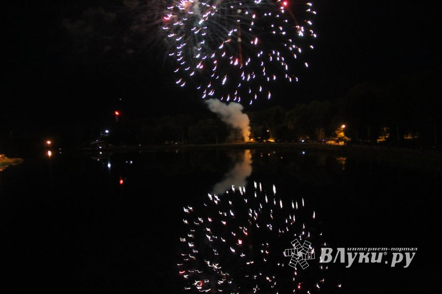 Огненные шоу состоялись над Ловатью (ФОТО)
