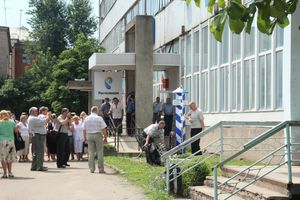 «Верстовой столб»  установлен у здания Главпочтамта на улице Зверева