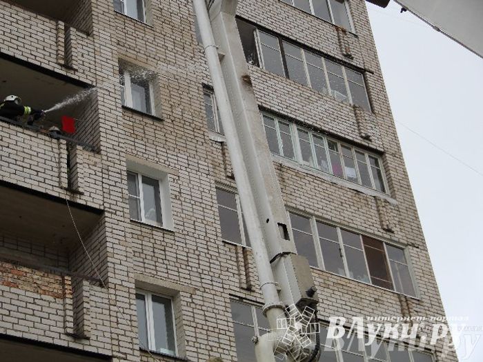 В Великих Луках прошли областные соревнования среди пожарных по спасению пострадавших