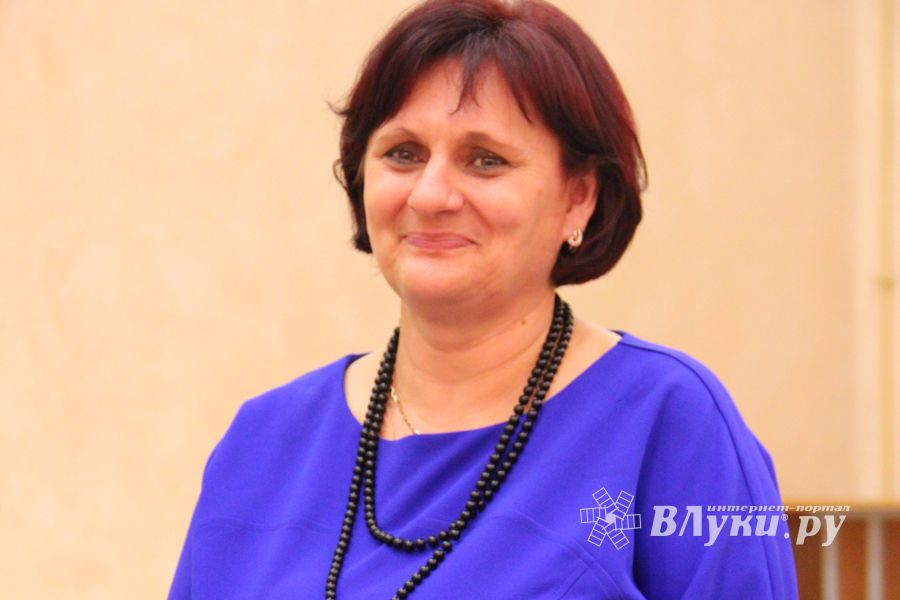 В Великих Луках ученики школы №13 поздравили своих педагогов (ФОТО)