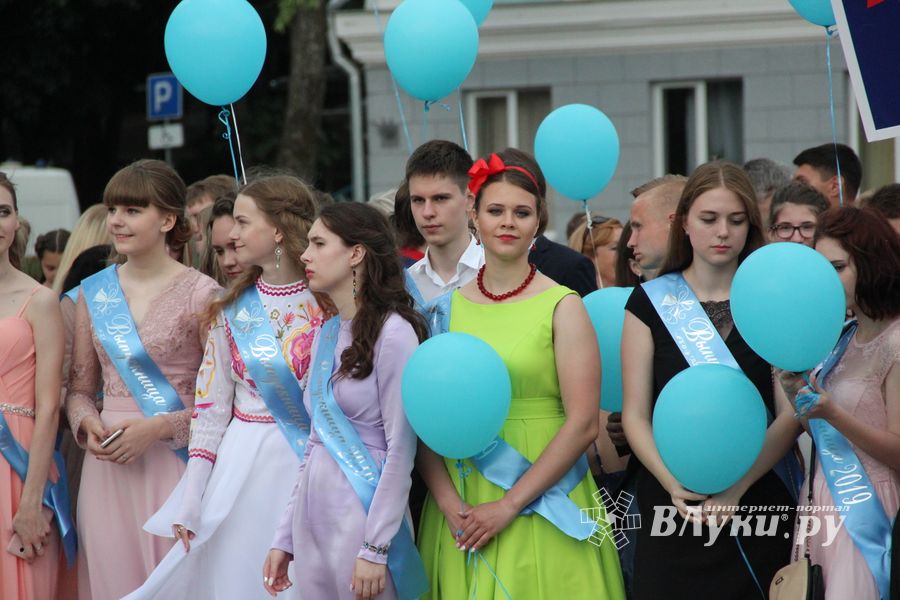 Великолукской «Бригантине» пришлось поплавать под дождём (ФОТО)