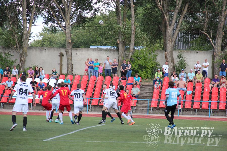  «Луки-Энергия» уступила в домашнем матче петербургской «Звезде» (фото)