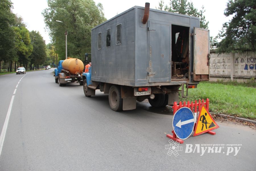 На проспекте Гагарина устраняют аварию в водоводе (ФОТО)