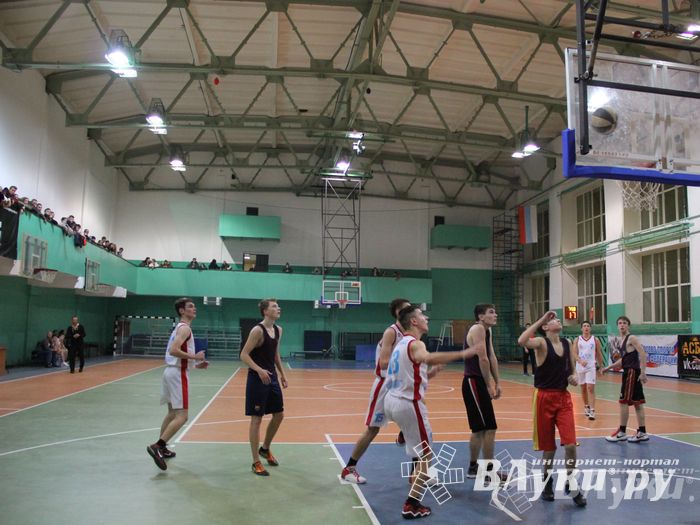 В Великих Луках прошли финальные игры муниципального этапа «КЭС-Баскет» (фото)