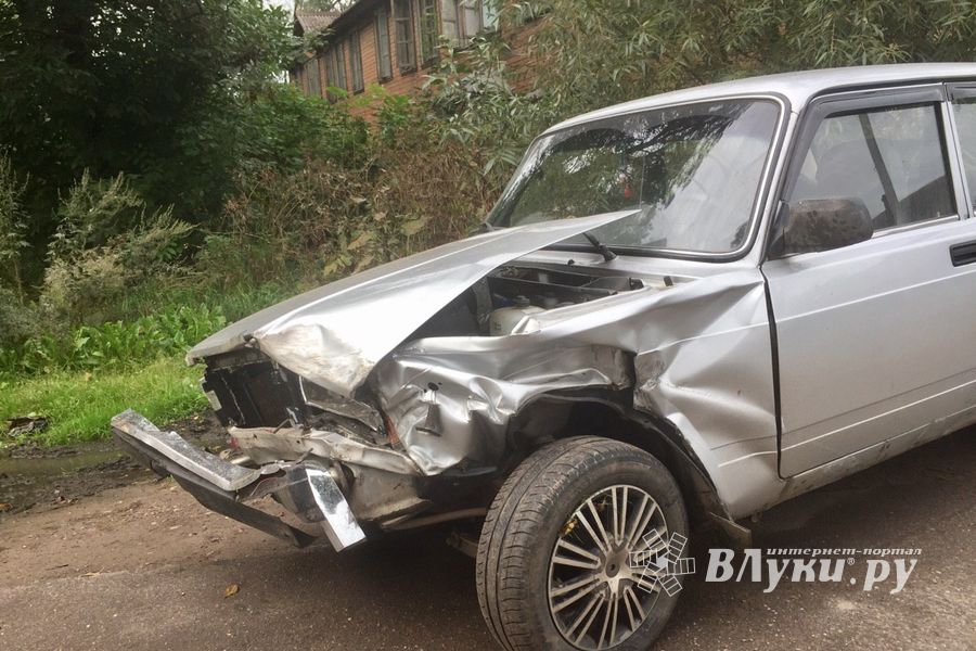 ДТП на пр-те Гагарина в Великих Луках (ФОТО)