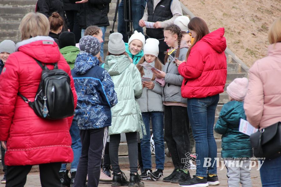 Великолучане присоединились к Всероссийской акции по ходьбе (ФОТО)