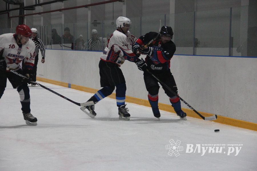Две победы у великолукских хоккейных команд (ФОТО)