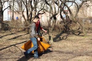 Студенты великолукского филиала ПГУПС вышли на субботник (ФОТО)