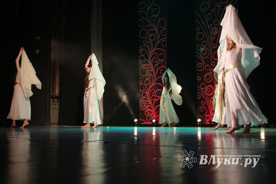 Юные артисты ГДК им. Ленина поздрвили пап с праздником (ФОТО)