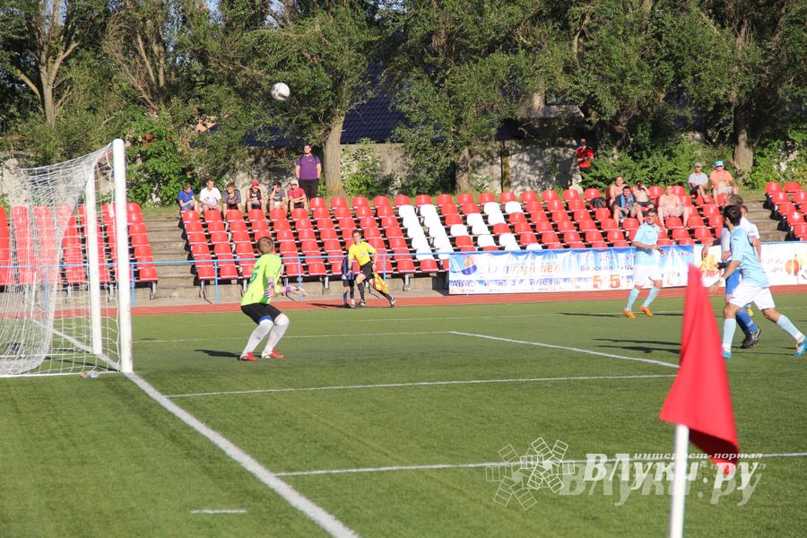 В Великих Луках состоялся матч Первенства СЗФО по футболу между командами «Луки-Энергия» и «Химик»