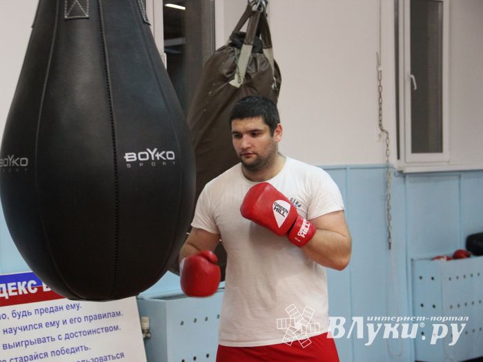 Боксёр Сергей Егоров стал временно баскетболистом (ФОТО)