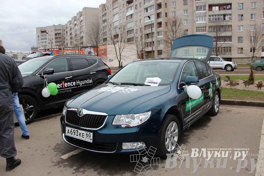 В Великих Луках прошла автомобильная ярмарка