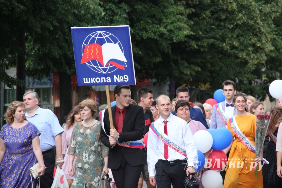 Великолукской «Бригантине» пришлось поплавать под дождём (ФОТО)