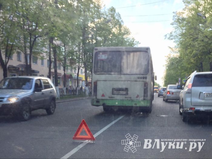 Автобус сломался на проспекте Ленина в вечерний час пик