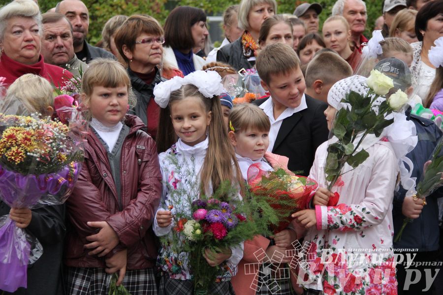 Школы города отметили 1 сентября (фото)