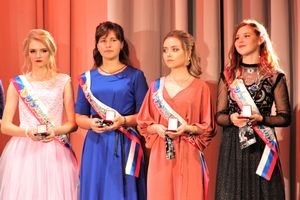 Великолукским выпускникам вручили медали «За особые успехи в учении» (ФОТО)