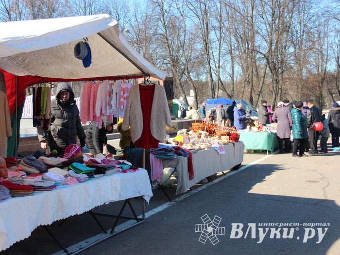 В Великих Луках празднуют День воссоединения Крыма с Россией
