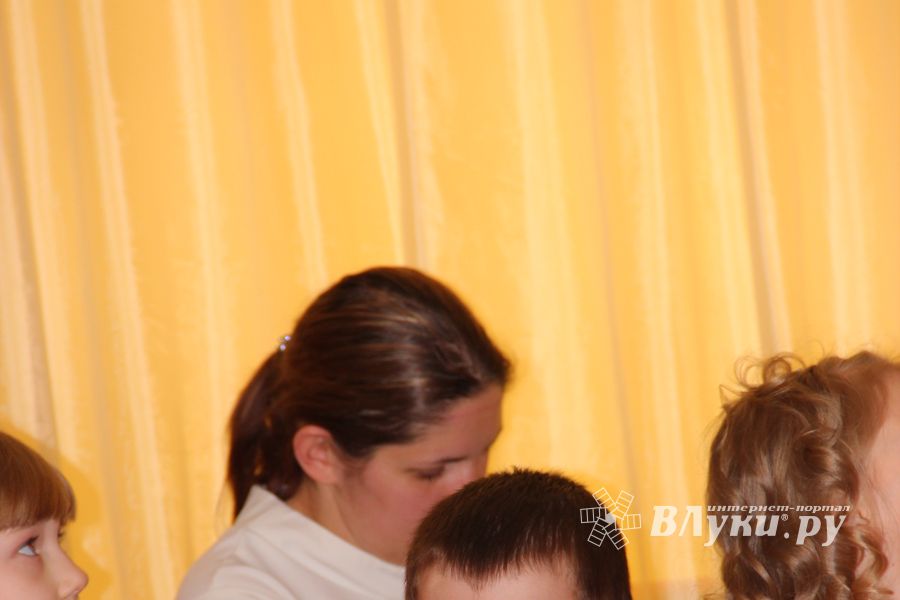 Дети поздравили мам с 8 марта (фото и видео)