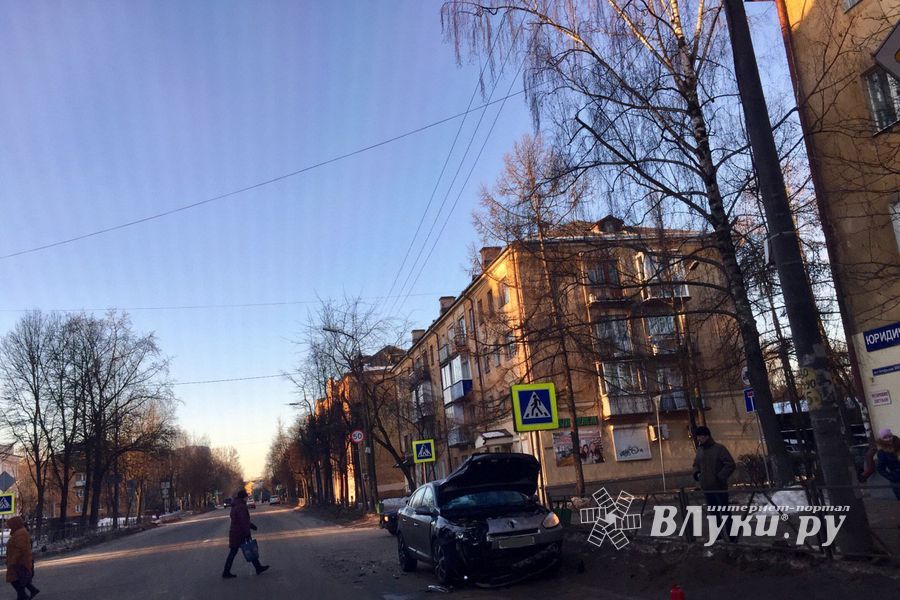 В Великих Луках произошло ДТП (ФОТО)