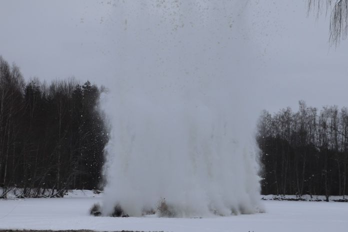 В МЧС готовятся к возможным подрывам льда на псковских реках (ФОТО)