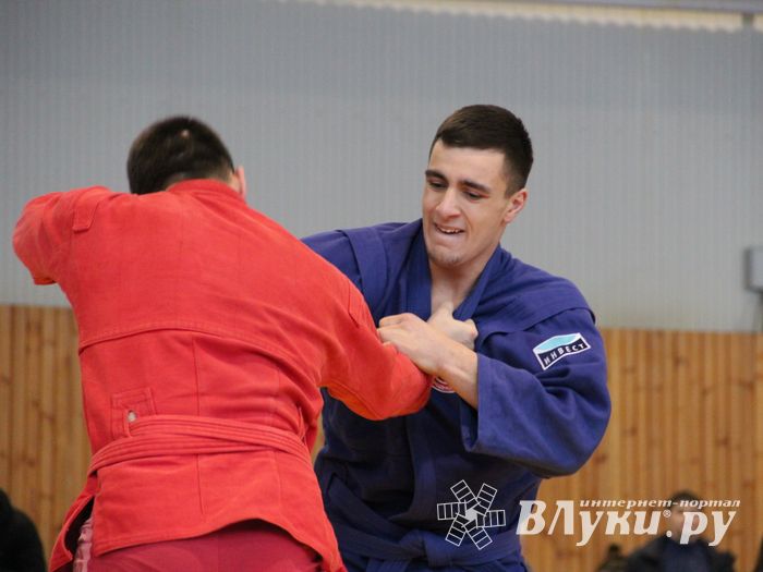 Всероссийские соревнования по самбо проходят в Великих Луках (ФОТО, 0+)