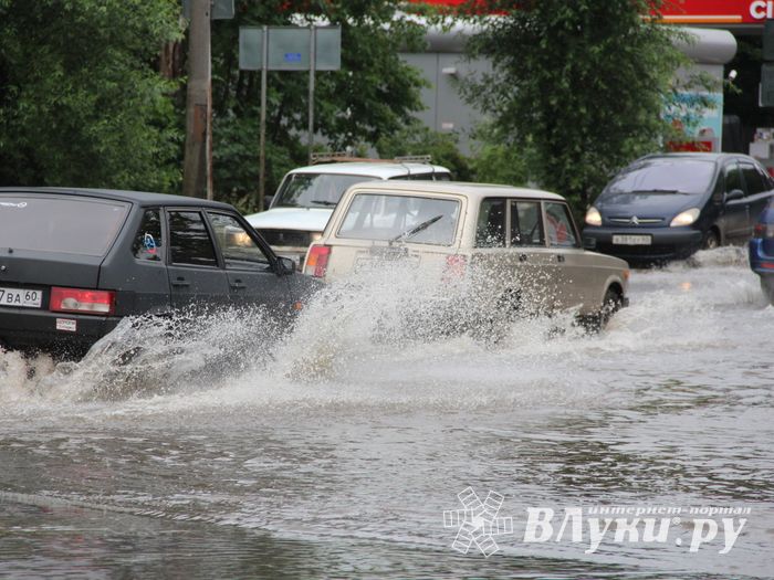 Великие Луки вновь подтопило (ФОТО; ВИДЕО)