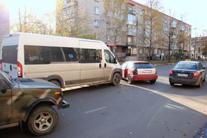 ДТП затруднило движение на пр-те Гагарина в Великих Луках (ФОТО)