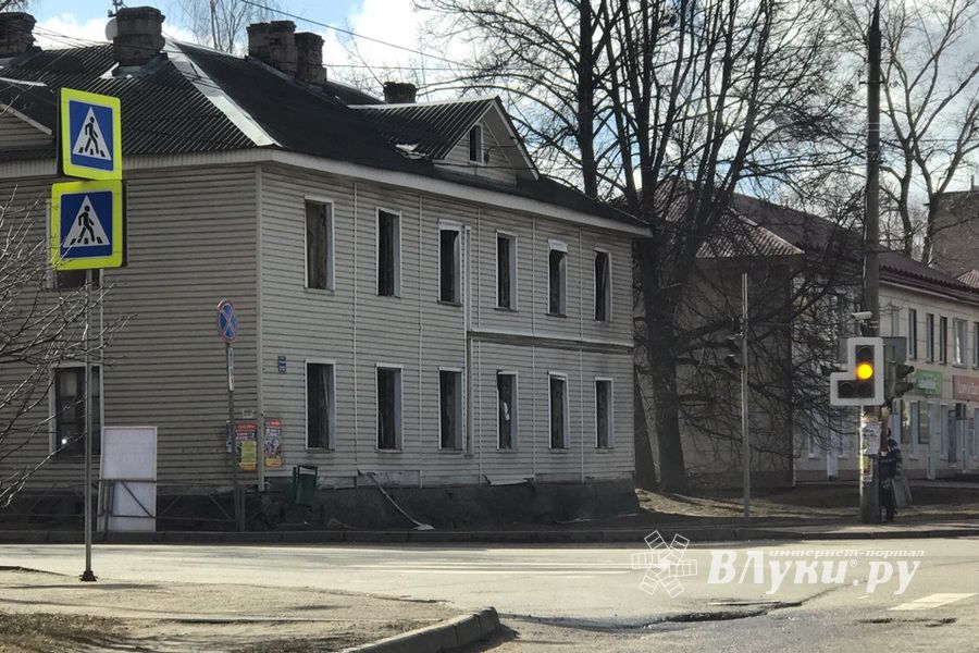 Пожар на перекрестке проспектов Гагарина и Октябрьском (ФОТО)