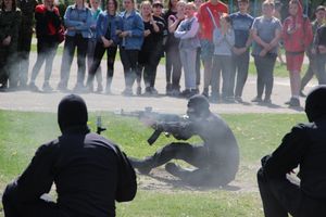 Спецназ «разгромил» на Дятлинке «банду»