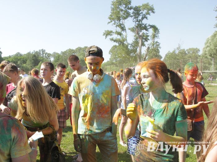 Яркие эмоции «ColorFest» в Великих Луках (ФОТО)