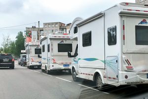 Фотофакт: китайцы в Великих Луках