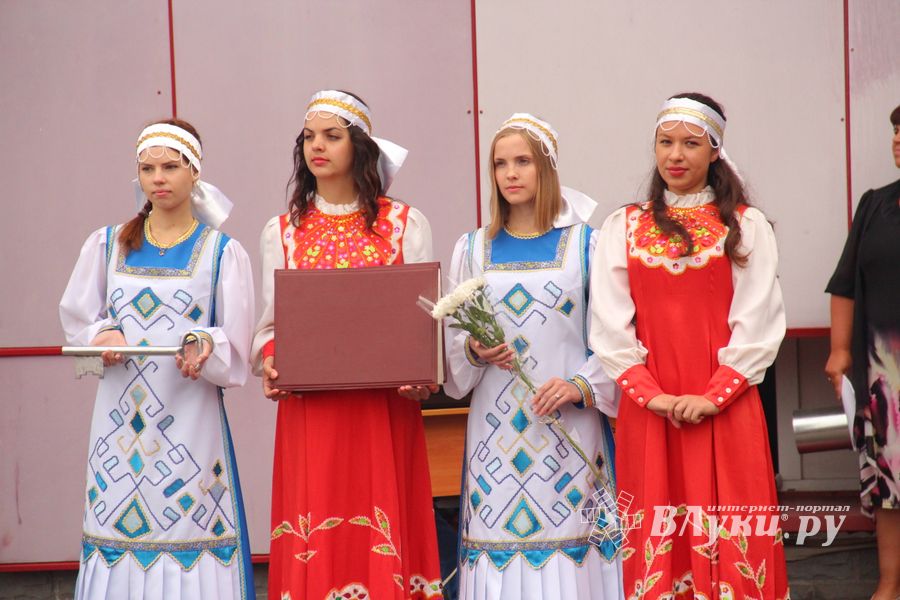 ВГСХА встретила первокурсников пирогами (ФОТО)