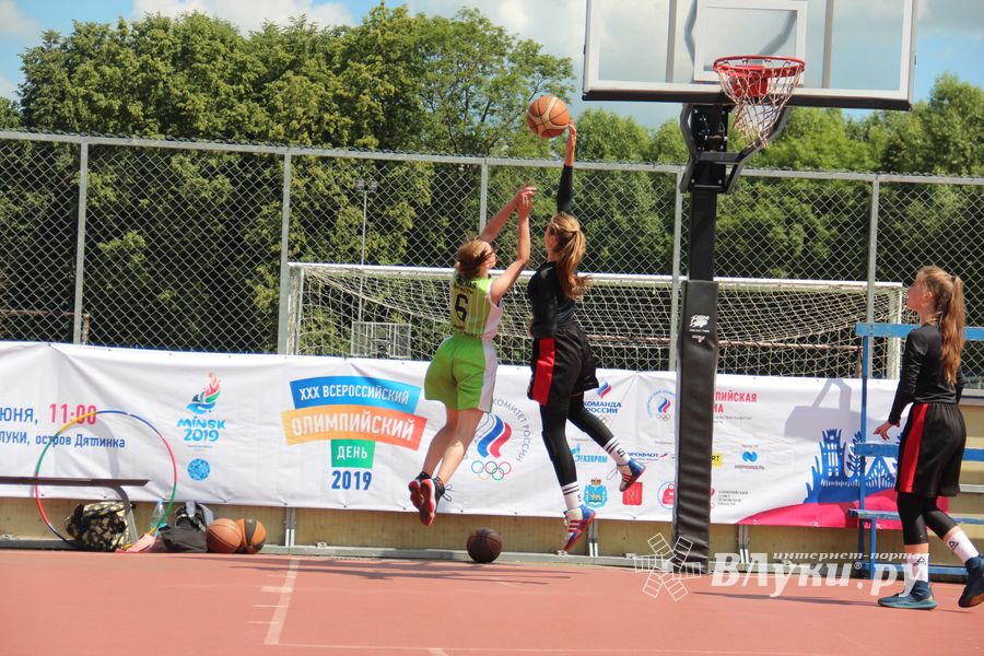 В Великих Луках прошёл Олимпийский День (ФОТО)